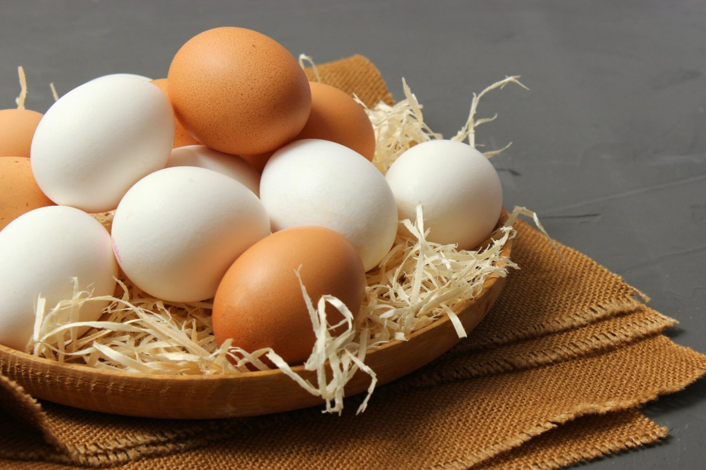 Яйцо столовое куриное пищевое первой категории фасованное