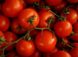 ГОСТ 31654-2012Согласно ГОСТ, отборная категория имеет массу одного яйца от 65 до 74,9 г.
