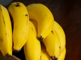 ГОСТ 31654-2012Согласно ГОСТ, отборная категория имеет массу одного яйца от 65 до 74,9 г.
